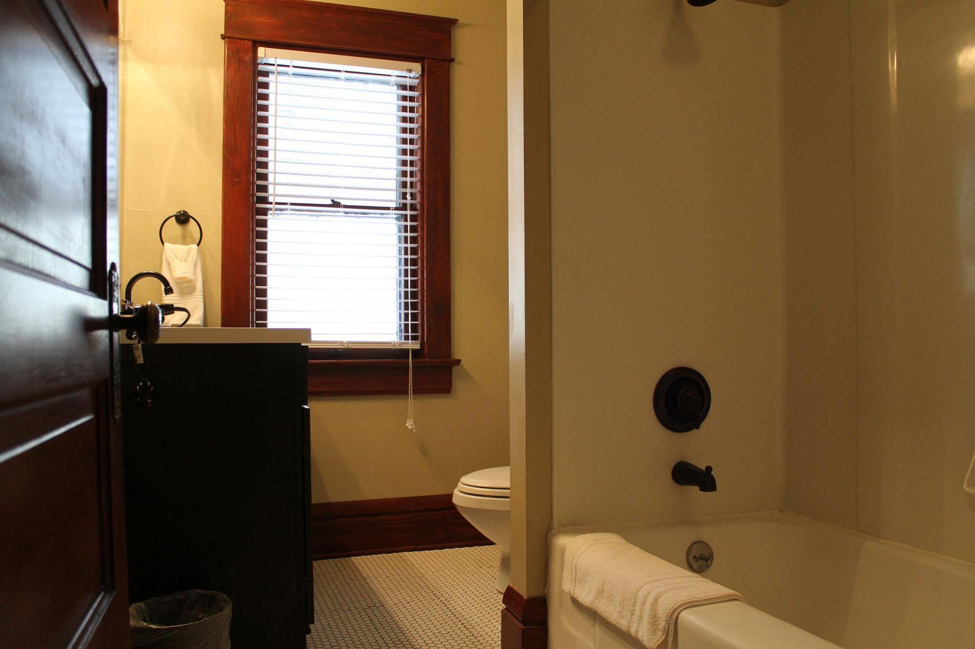 The Buxton Inn Granville المظهر الخارجي الصورة
