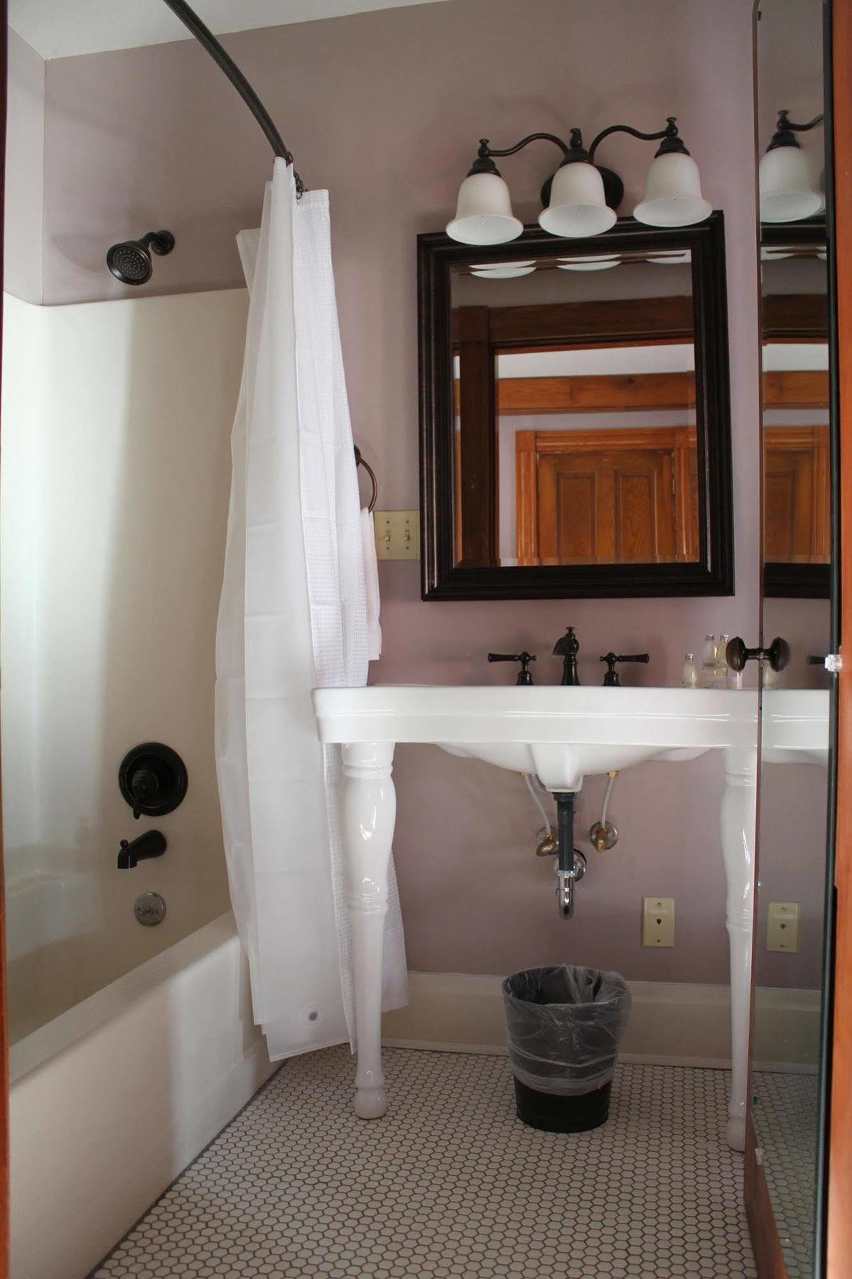 The Buxton Inn Granville المظهر الخارجي الصورة